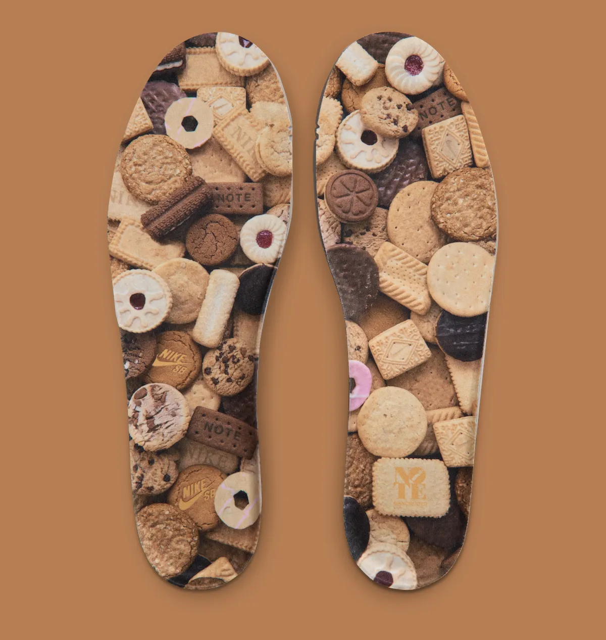 NOTE Manchester Nike SB Dunk Low Brew and Biscuits insoles biscuit graphic