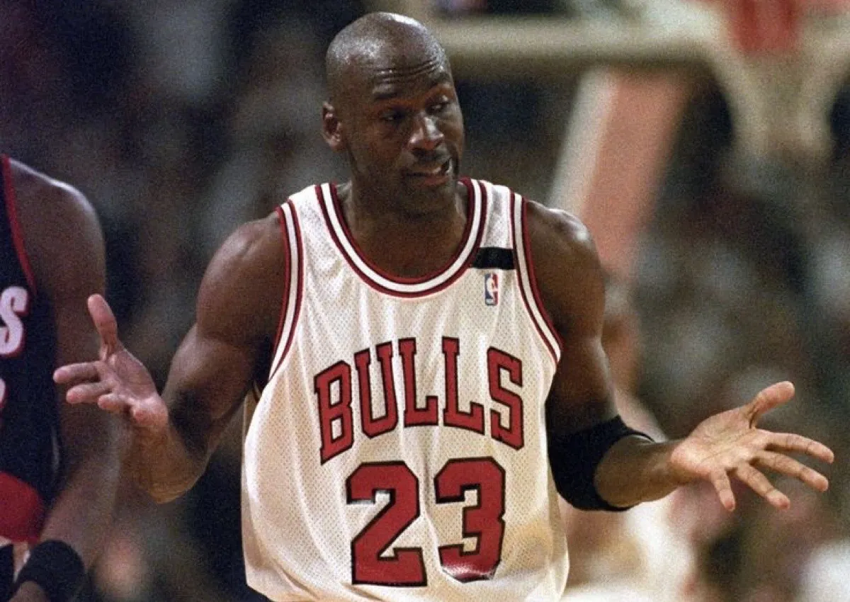 Michael Jordan The Shrug shoes” and “Jordan 7 Raptors Finals.