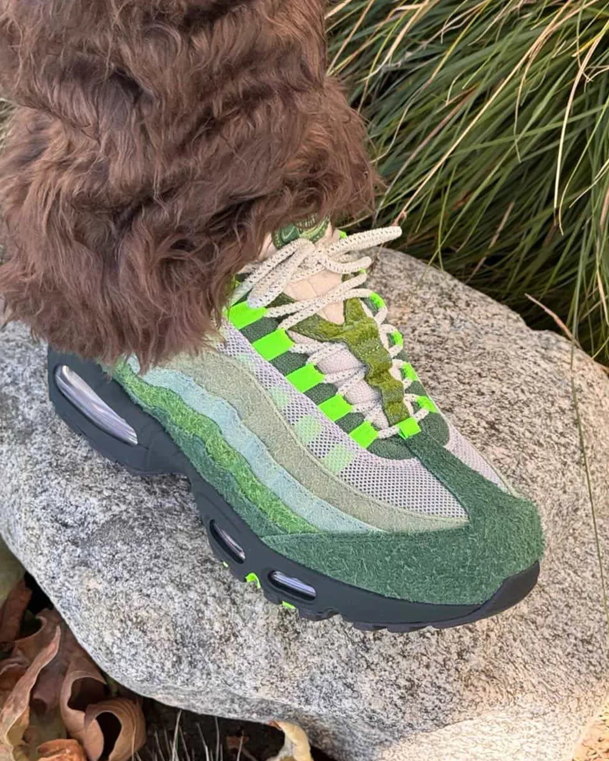 Oregon Ducks x Nike Air Max 95 The Woods on-foot