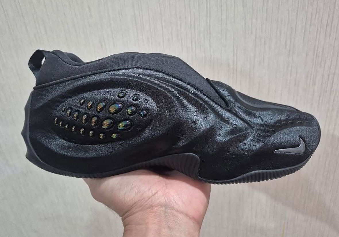 Nike First Sight Shadow Appears in All-Black