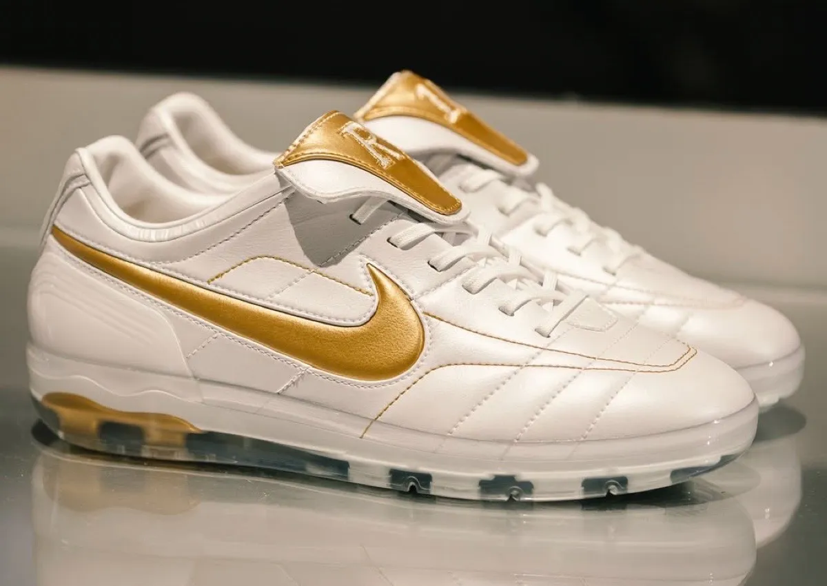 Nike Cryoshot Tiempo Legend R10 Honors Ronaldinho’s Golden Era