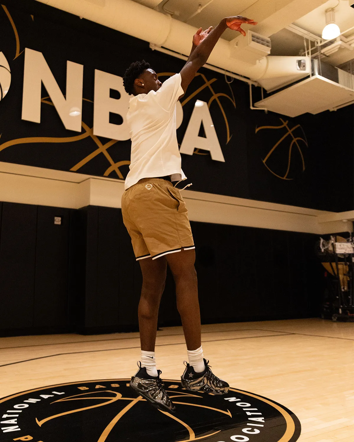AJ Dybantsa wearing unreleased Nike GT low-cut basketball model with molded shell construction and custom PE heel logo during NBA Summer League Las Vegas workout - detail view 4