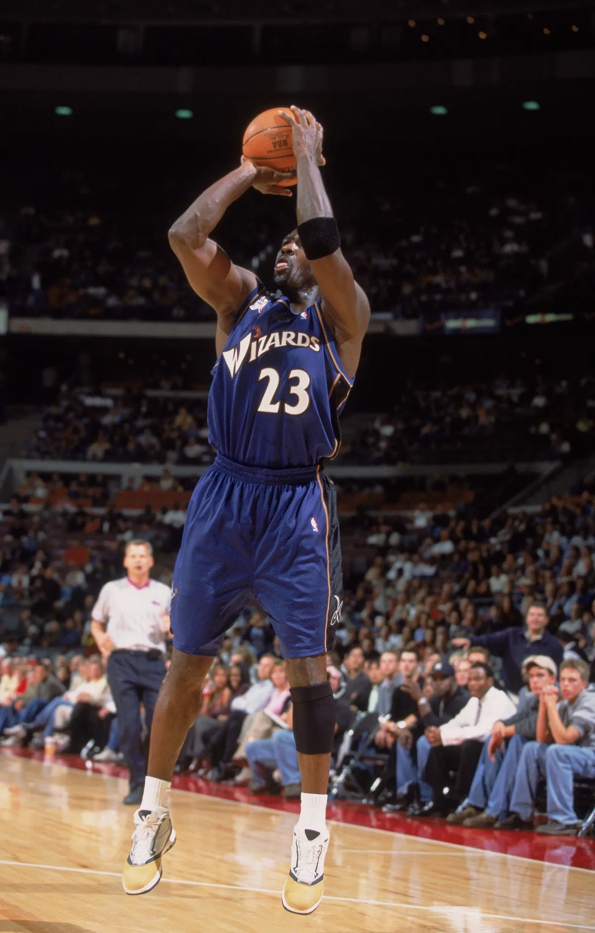 Michael Jordan wearing the Air Jordan 16 Ginger while playing for the Washington Wizards in 2001.