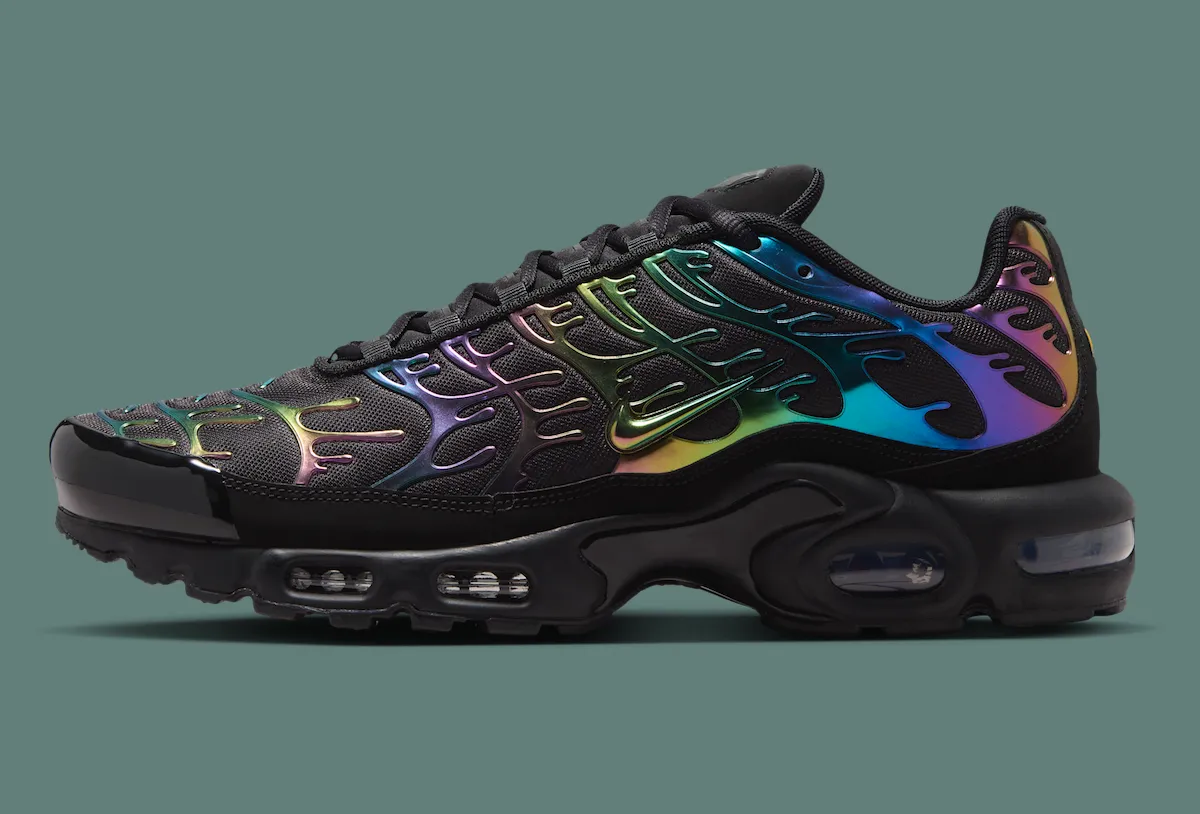Nike Air Max Plus Has An “Oil Slick” Spill