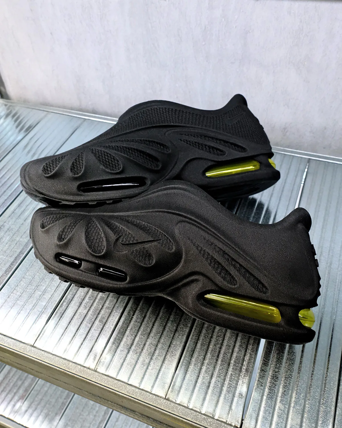 Nike AirWorks 3D-printed Air Max concept by Motoi Hatsuki, showing monolithic upper and midsole construction with visible Air unit - detail view 2