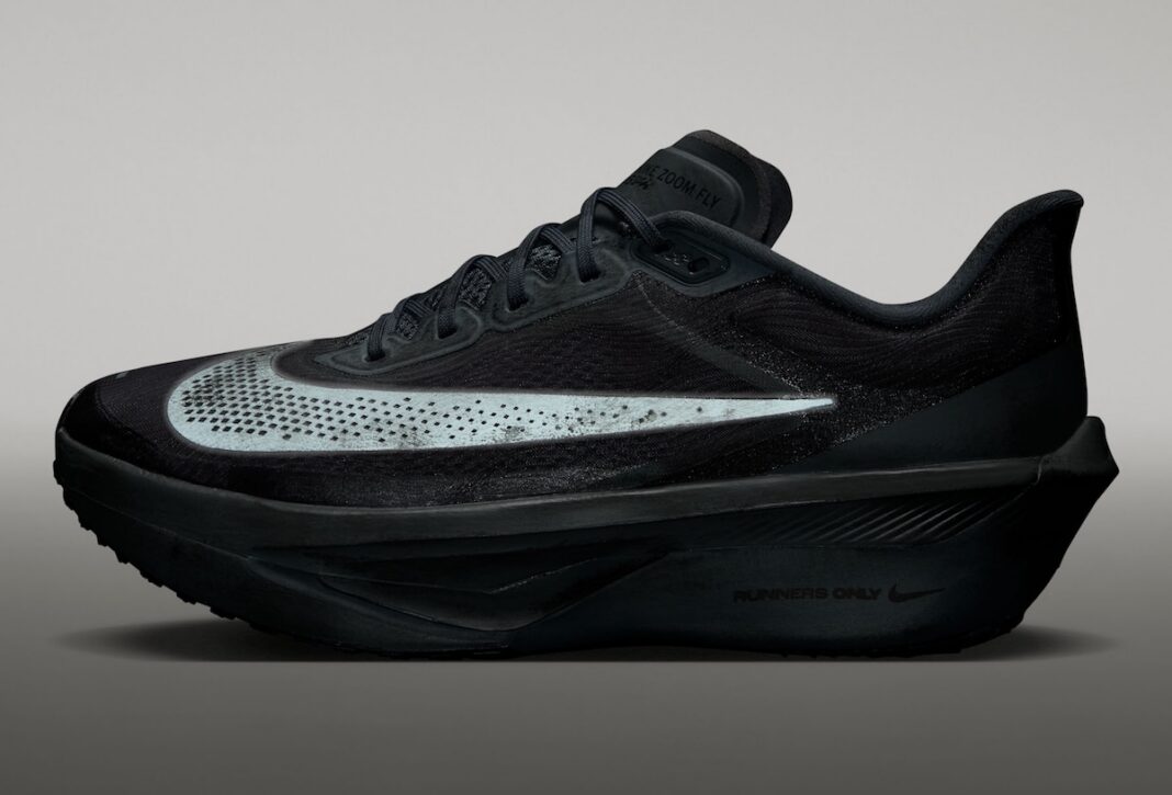Nike Zoom Fly 6 Berlin Marathon in dark grey and black with light grey Swoosh, lateral view - detail view 1