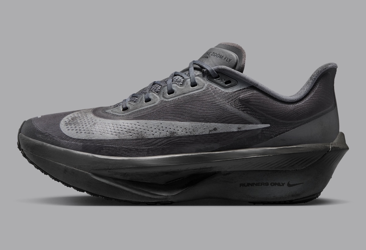 Nike Zoom Fly 6 Berlin Marathon in dark grey and black with light grey Swoosh, lateral view - detail view 3