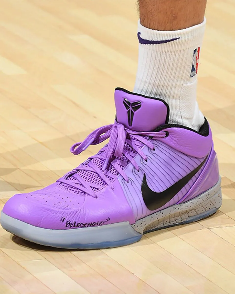 Devin Booker wears Nike Kobe 4 Be Legendary PE during the 2021 NBA Finals.
