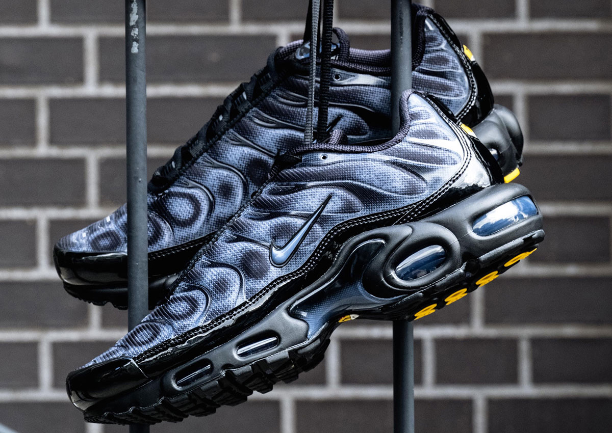 Nike Air Max Plus “Cool Grey/Diffused Blue” Trades Its Usual Gradient for a Dotted Fade
