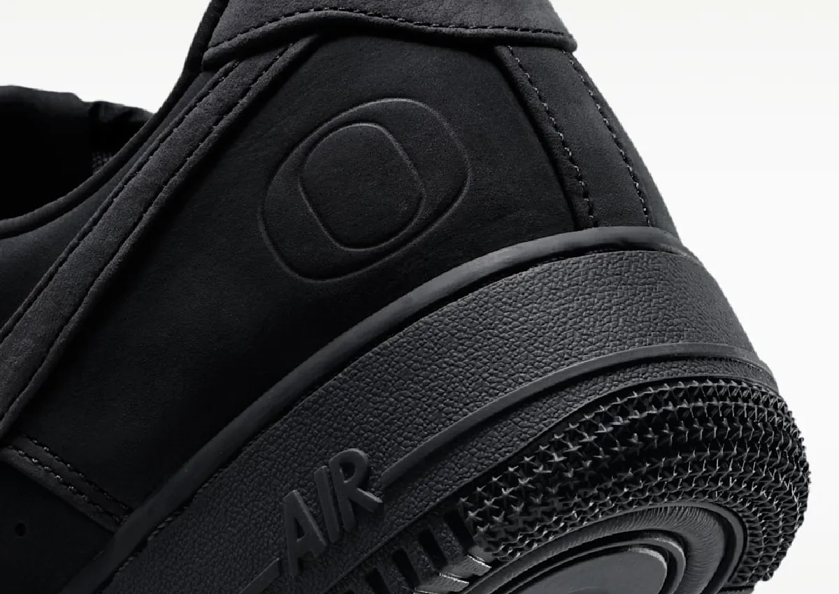 Oregon Ducks x Nike Air Force 1 Low “Black” Now Available